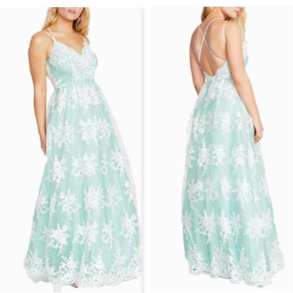 Say Yes to the Dress Juniors Embroidered Open Back Formal Dress